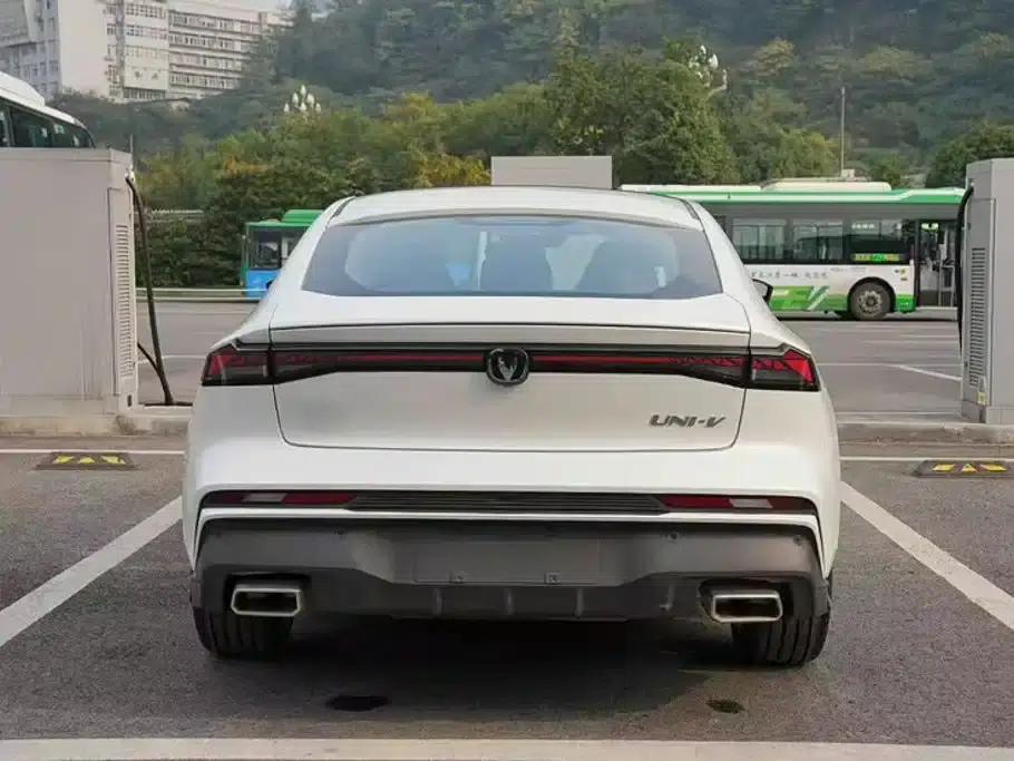 Changan UNI-V 2024 1.5T Premium Edition — миниатюра 8