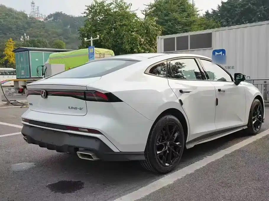 Changan UNI-V 2024 1.5T Premium Edition — миниатюра 9