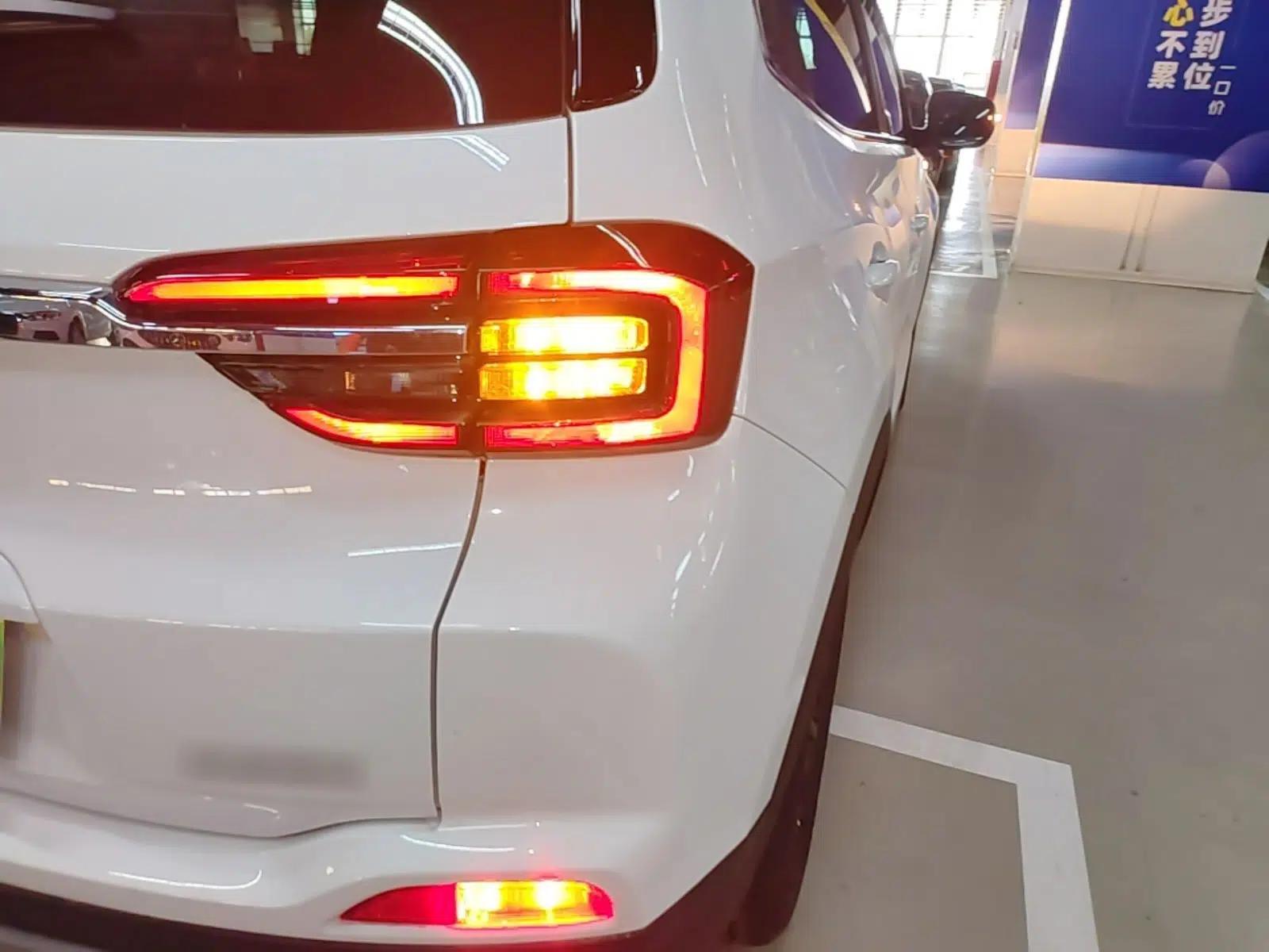 Chery Tiggo 5x 2025 1.5L CVT Excellence Edition — миниатюра 9