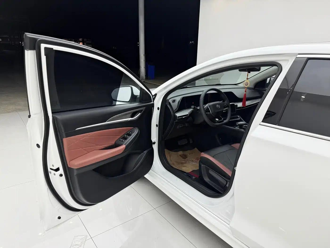 Changan Eado 2025 PLUS 1.4T Dual-Clutch High-Performance Edition — миниатюра 4