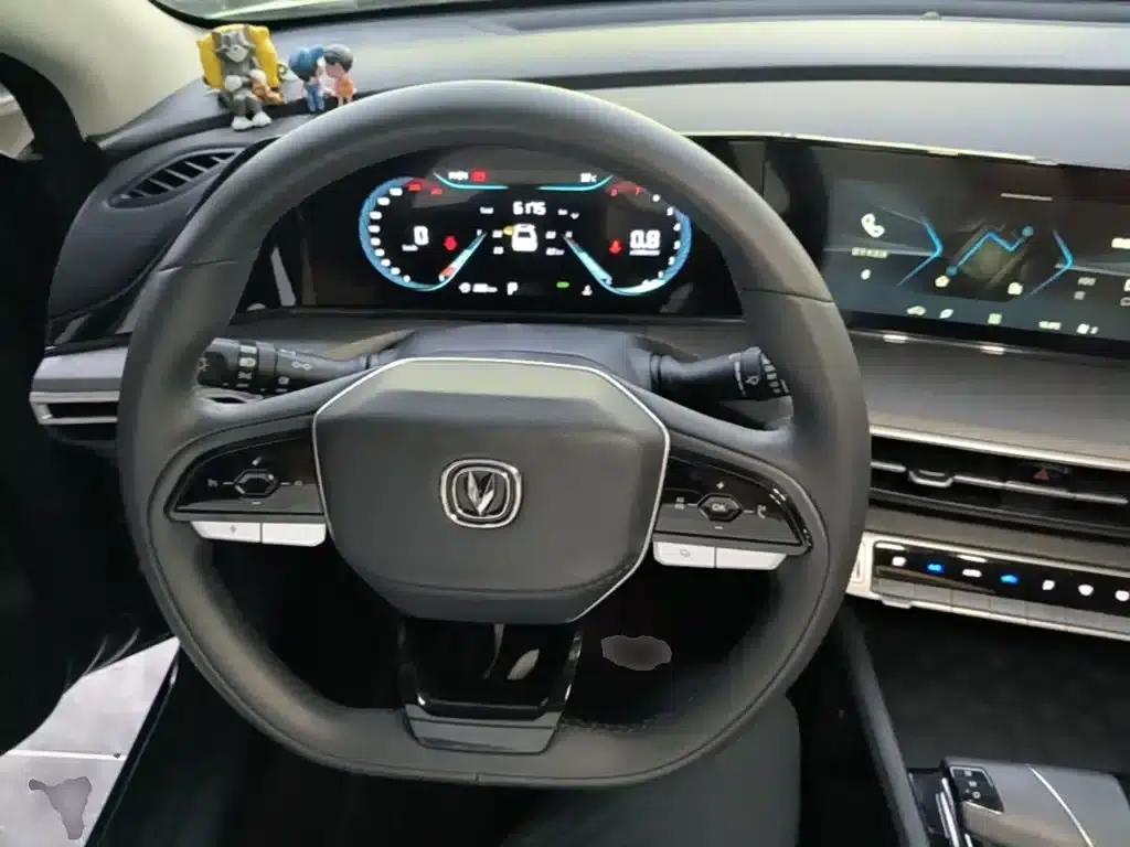 Changan Eado 2025 PLUS 1.4T Dual-Clutch High-Performance Edition — миниатюра 11