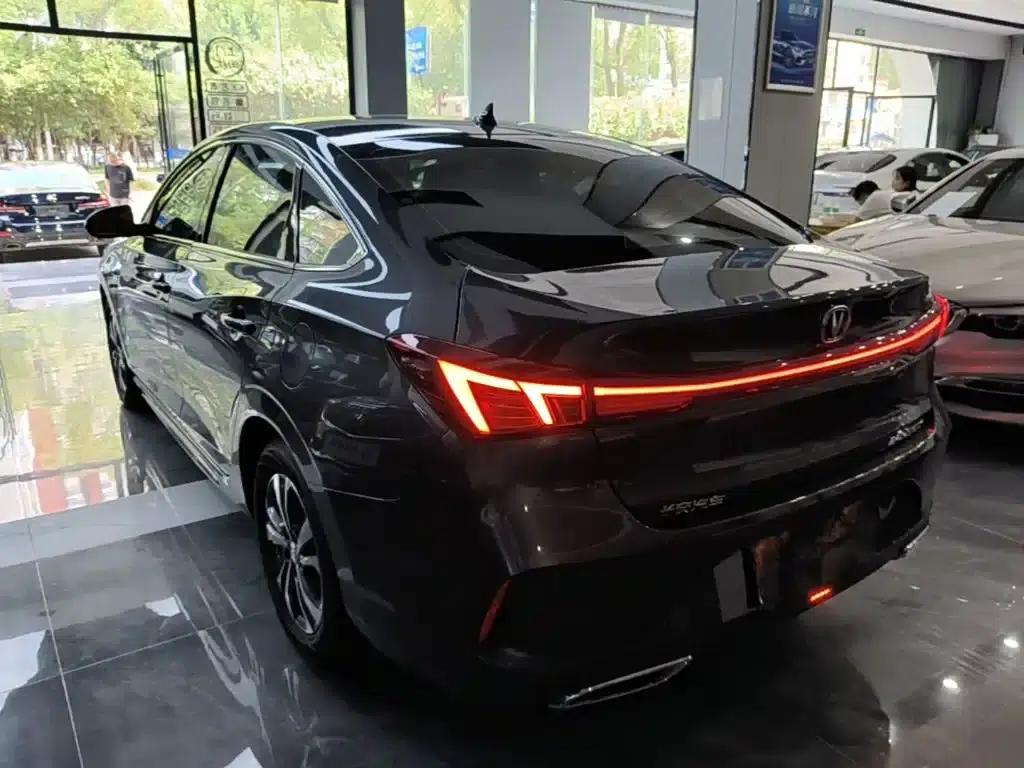 Changan Eado 2025 PLUS 1.4T Dual-Clutch High-Performance Edition — миниатюра 5