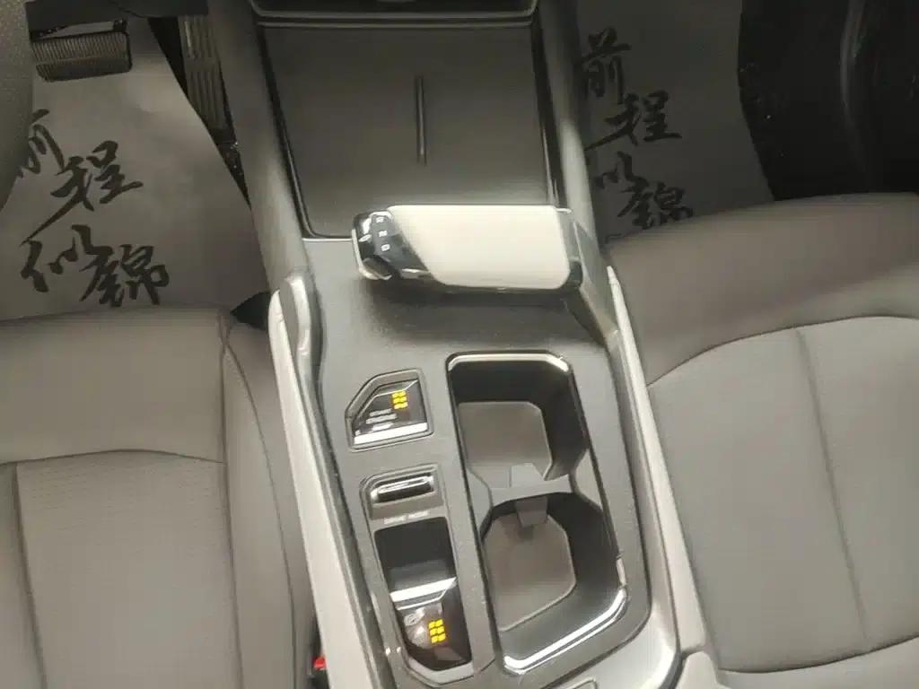 Changan UNI-T 2023 Second Generation 1.5T Premium Edition — миниатюра 14