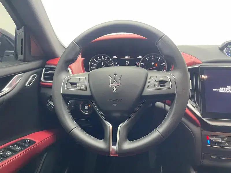 2021 Ghibli 2.0T Edge Edition — миниатюра 16
