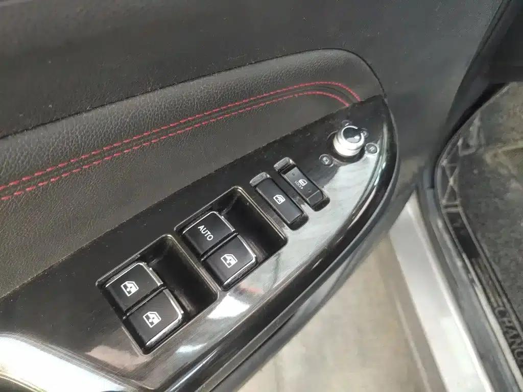 Changan CS75 2017 Fashion Edition 1.5T Automatic Sharp Model — миниатюра 4