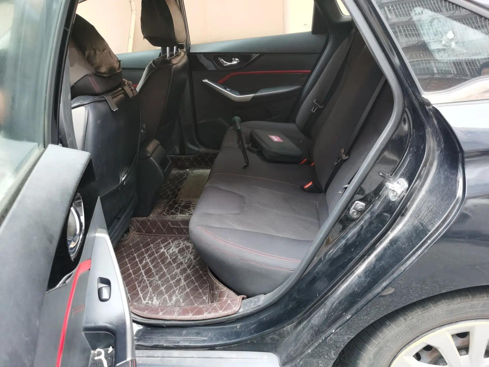 Venucia D60 2018 1.6L Manual Fashion Edition — миниатюра 17