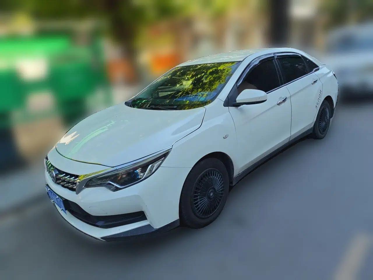 Venucia D60 2020 1.6L Entry Manual Comfort Edition — миниатюра 1