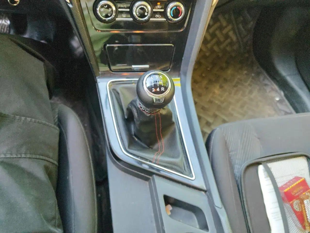 Venucia D60 2020 1.6L Entry Manual Comfort Edition — миниатюра 14