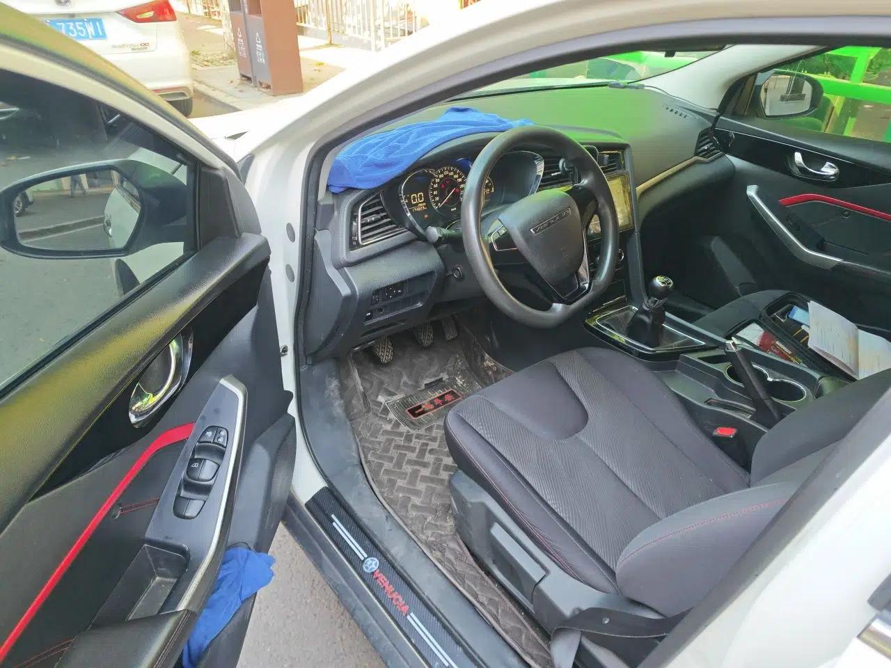 Venucia D60 2020 1.6L Entry Manual Comfort Edition — миниатюра 16
