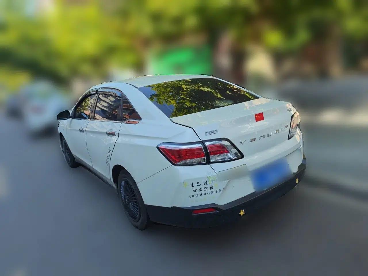Venucia D60 2020 1.6L Entry Manual Comfort Edition — миниатюра 4