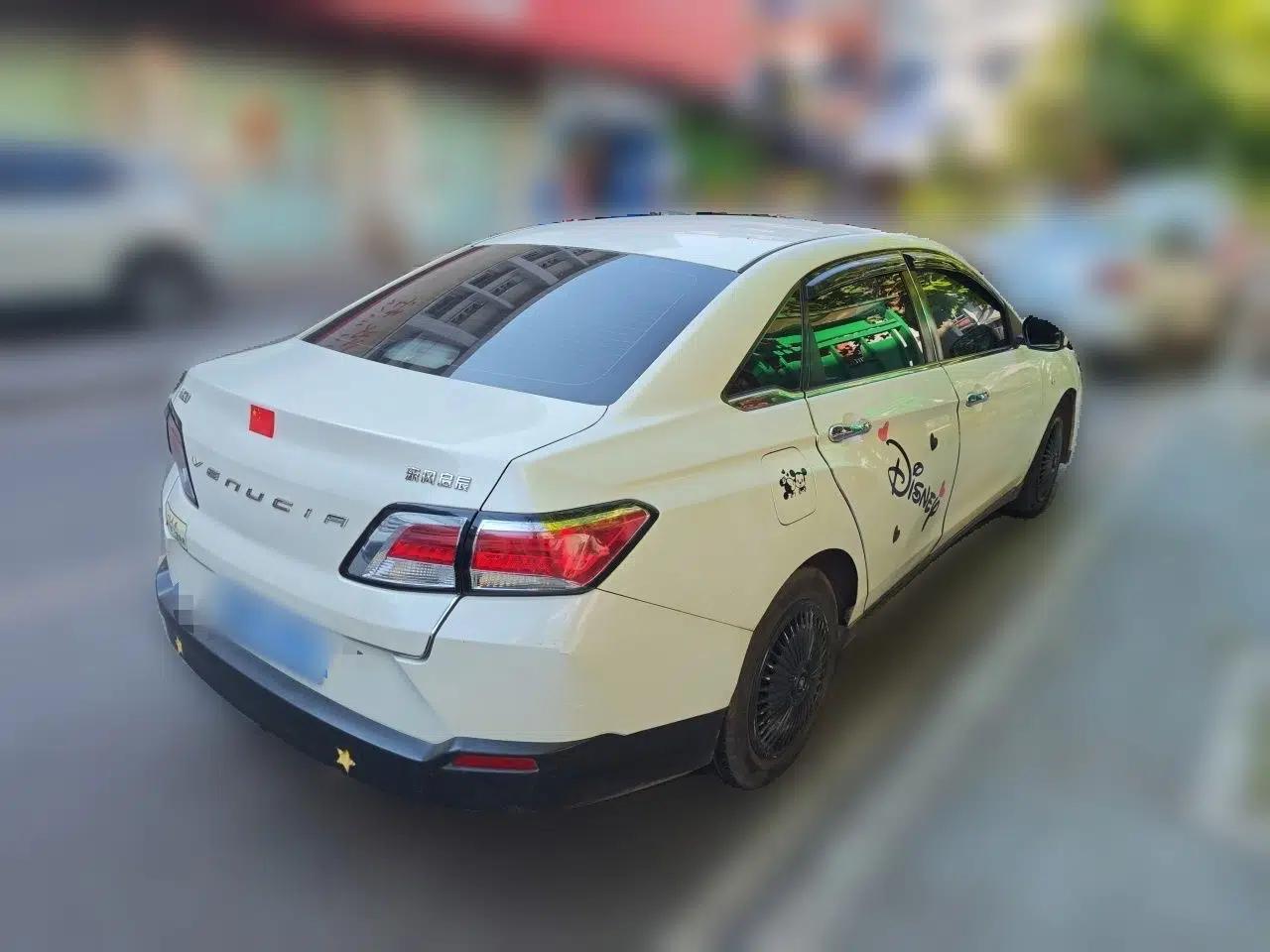 Venucia D60 2020 1.6L Entry Manual Comfort Edition — миниатюра 6