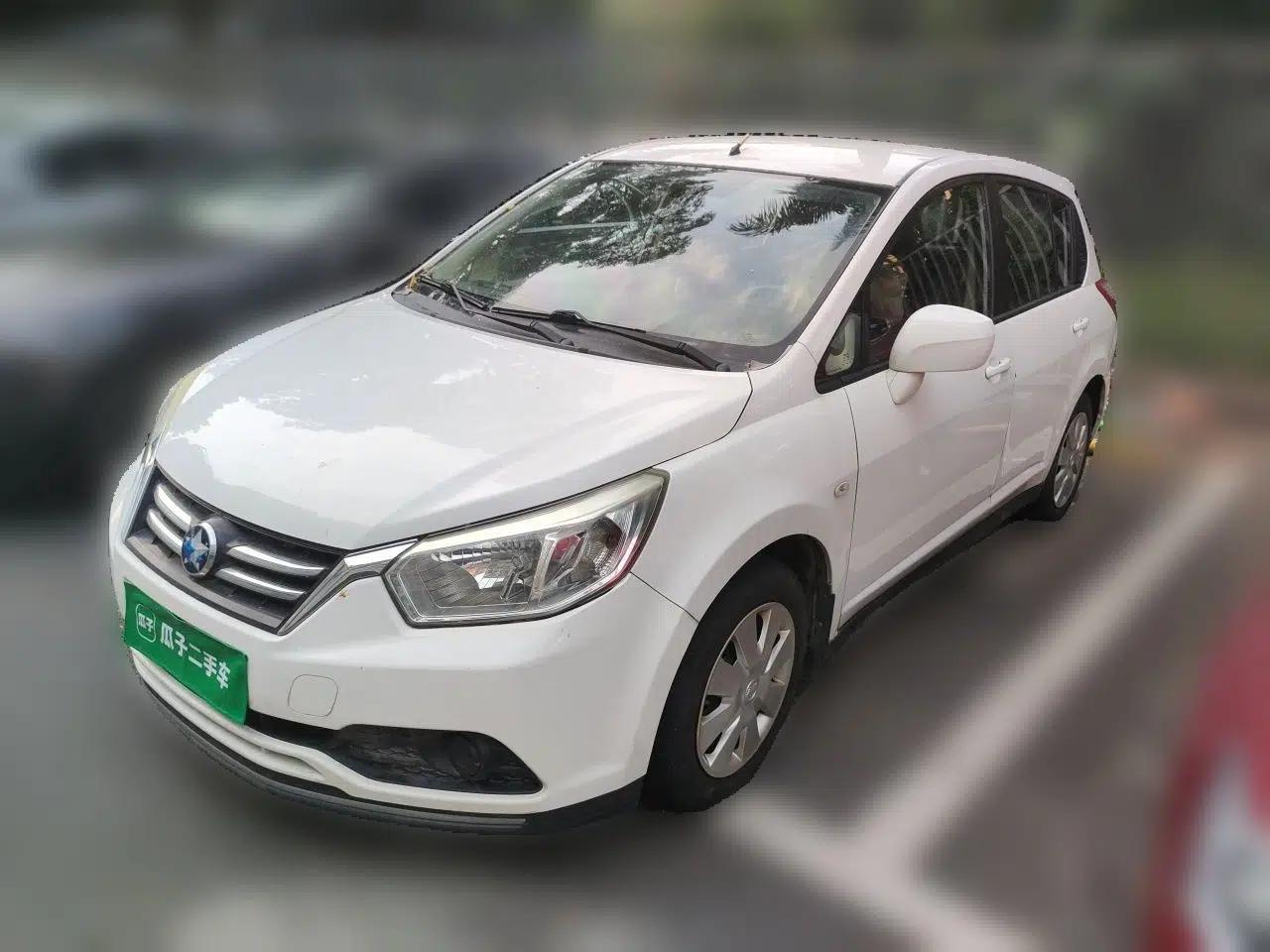 Venucia R50 2015 1.6L Automatic Fashion Edition — миниатюра 1