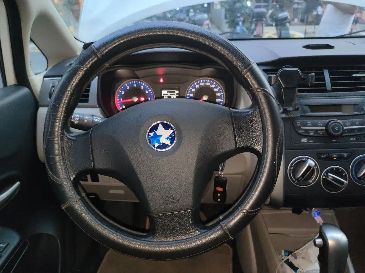 Venucia R50 2015 1.6L Automatic Fashion Edition — миниатюра 7