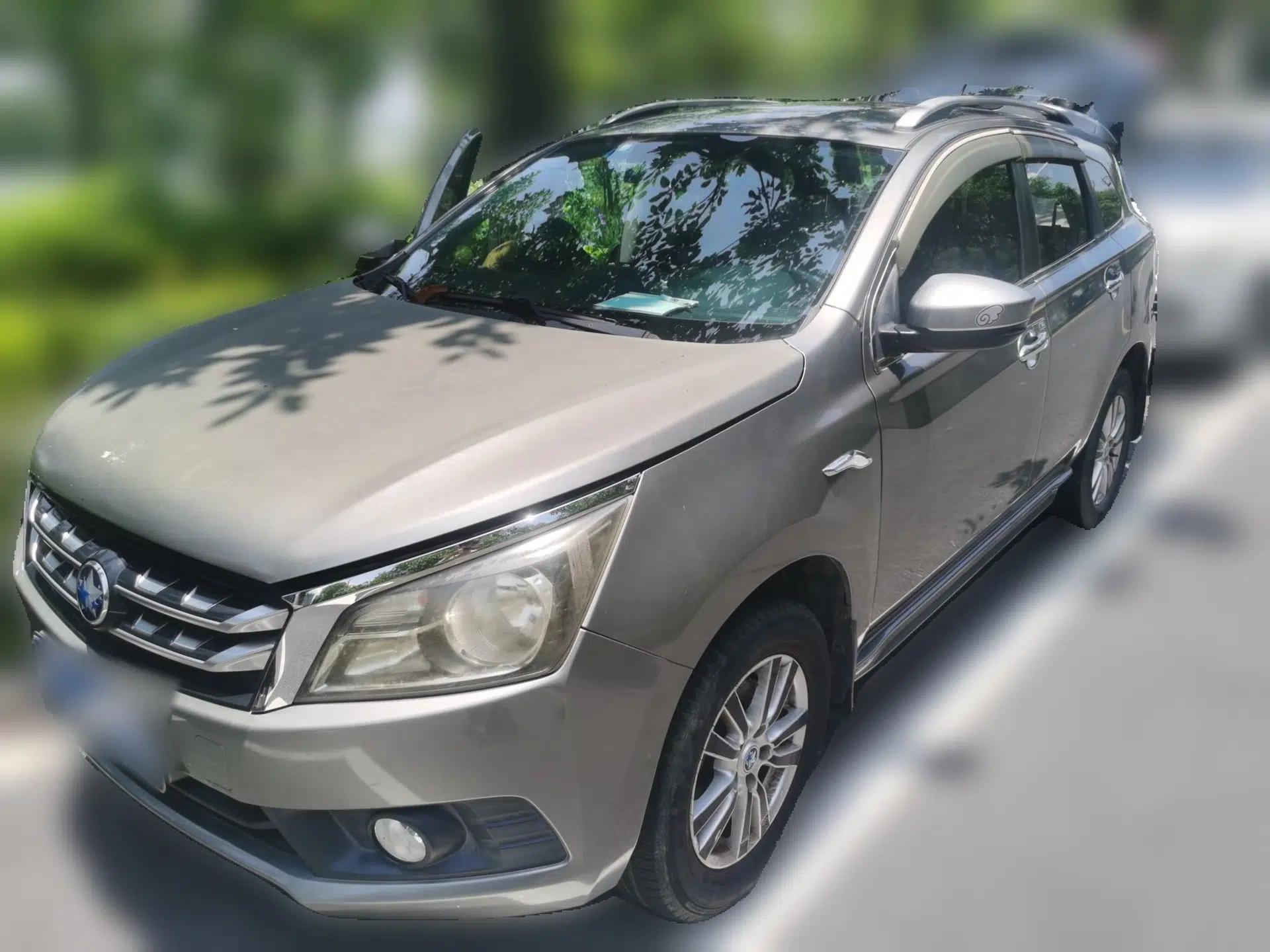 Venucia T70 2016 2.0L CVT Smart Choice Edition — миниатюра 1