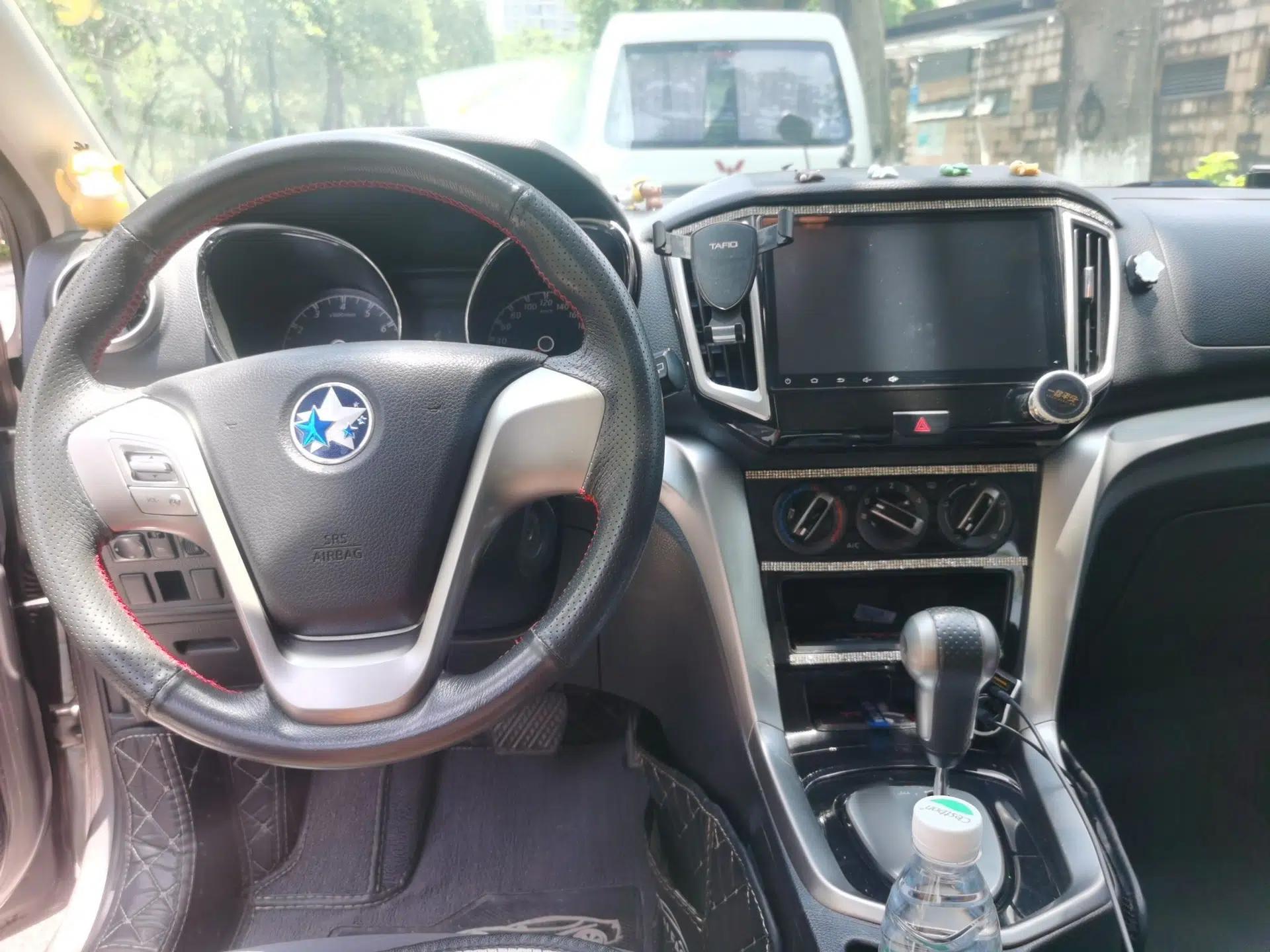 Venucia T70 2016 2.0L CVT Smart Choice Edition — миниатюра 9
