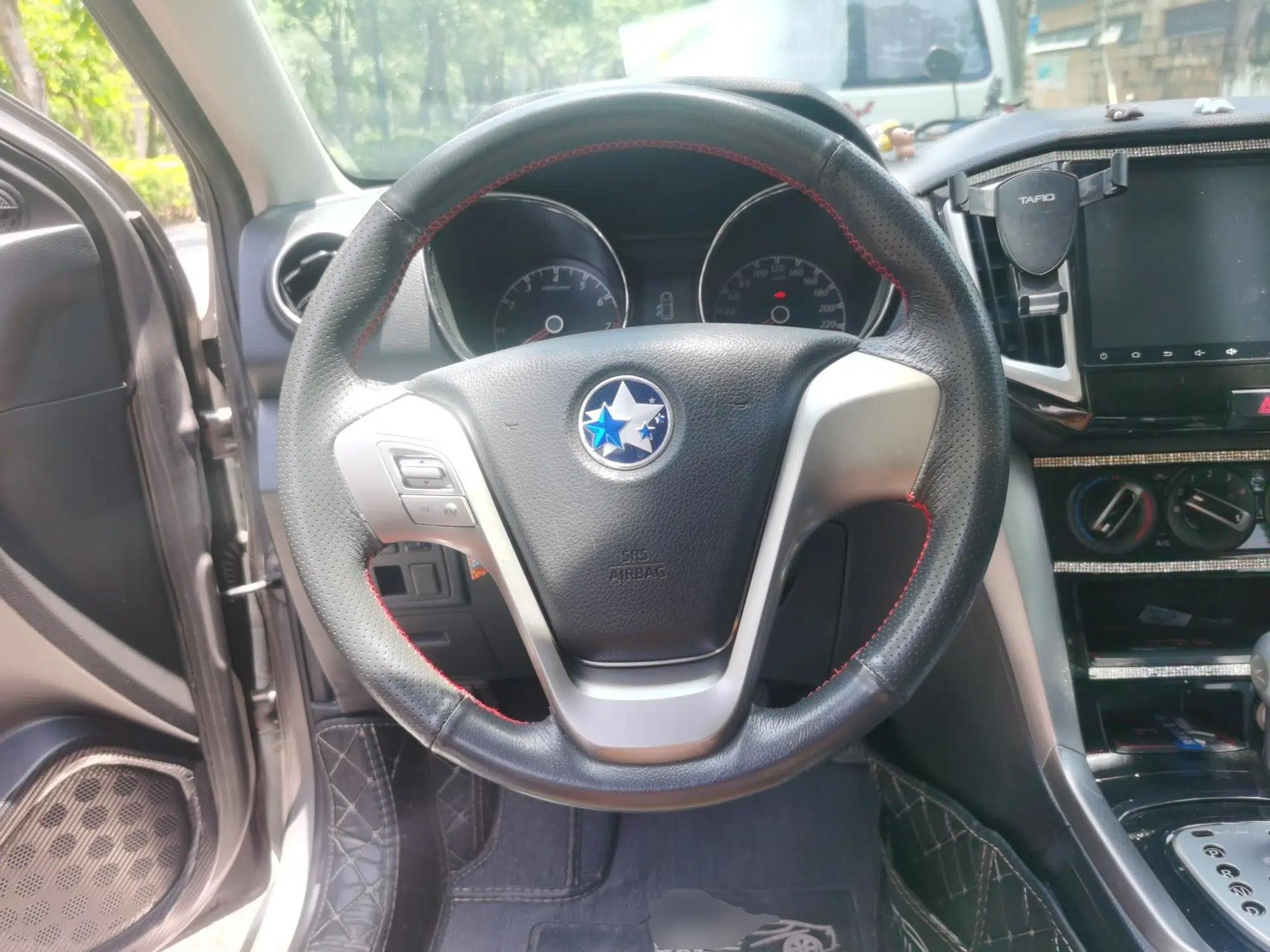 Venucia T70 2016 2.0L CVT Smart Choice Edition — миниатюра 10