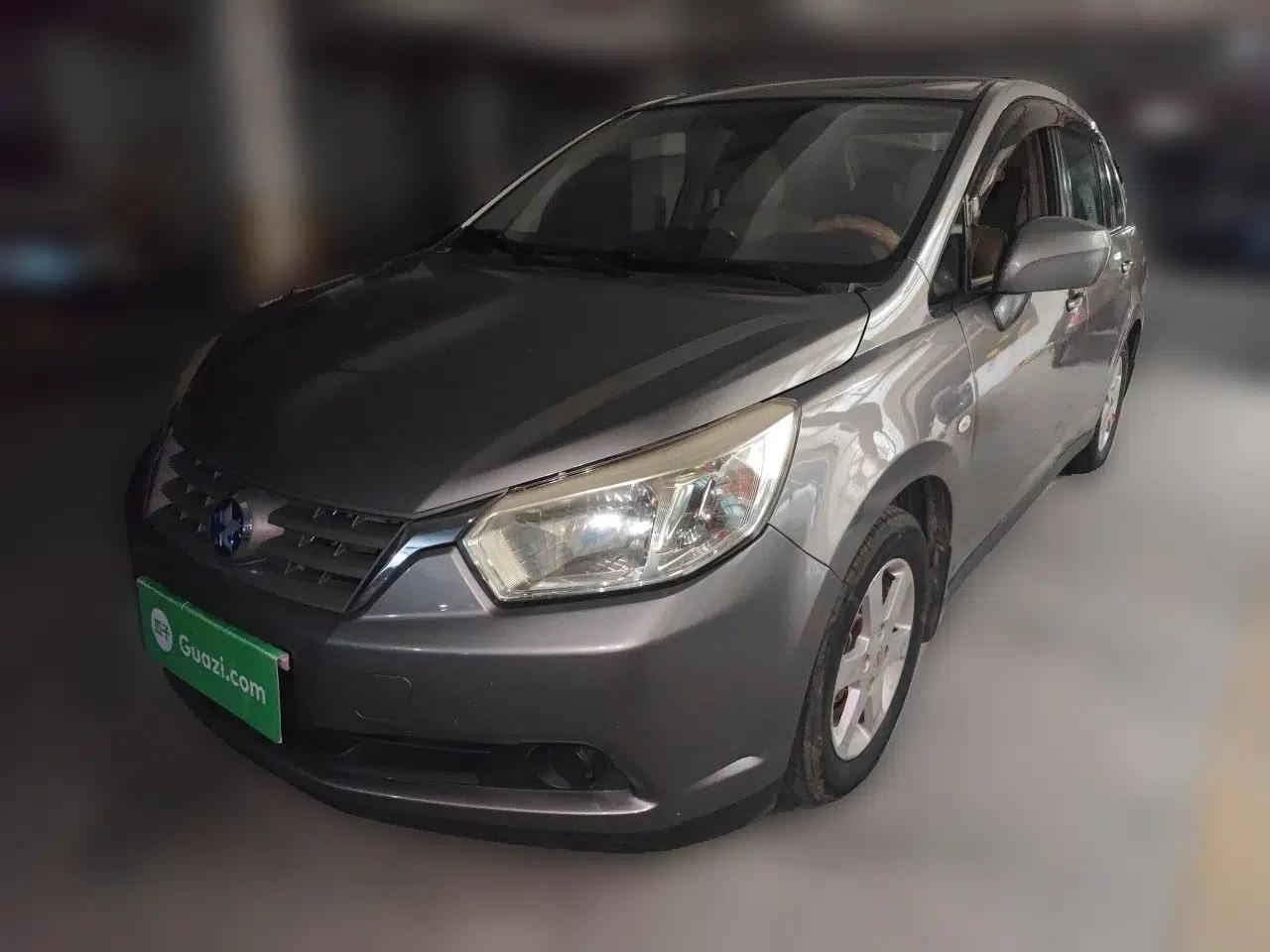 Venucia D50 2013 1.6L Manual Fashion Edition — миниатюра 1