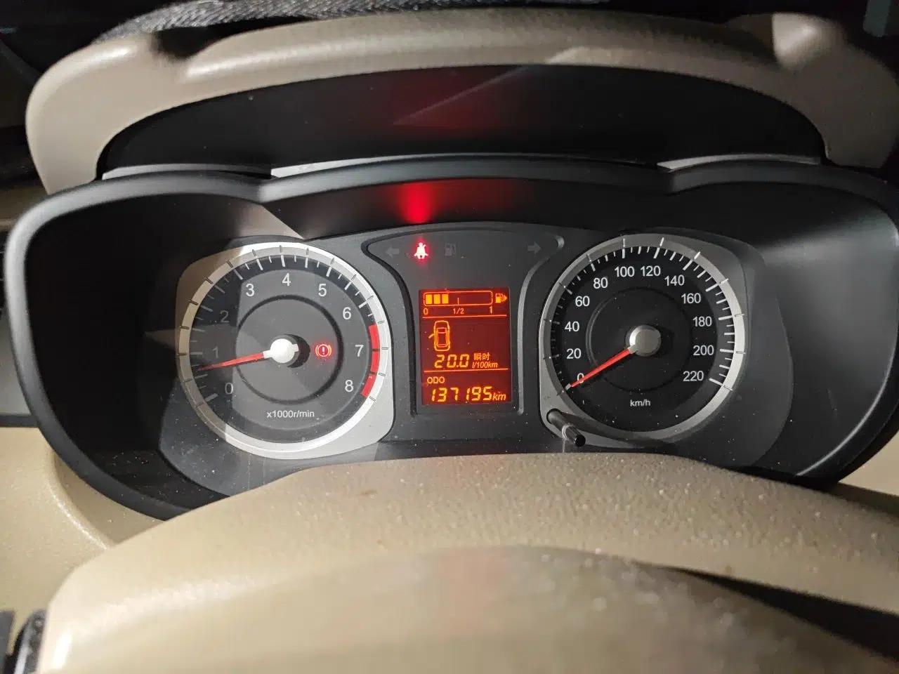 Venucia D50 2013 1.6L Manual Fashion Edition — миниатюра 11