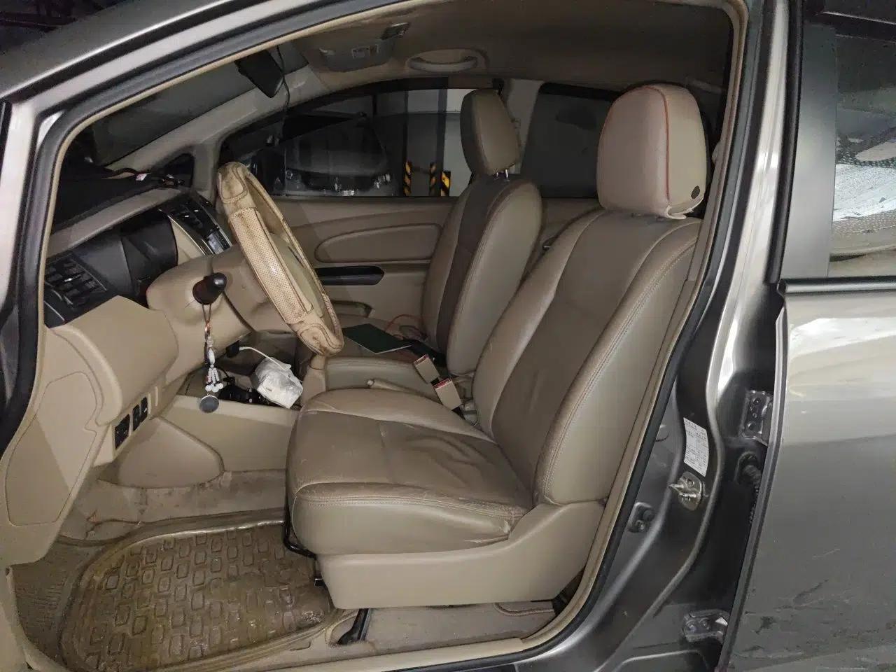 Venucia D50 2013 1.6L Manual Fashion Edition — миниатюра 15