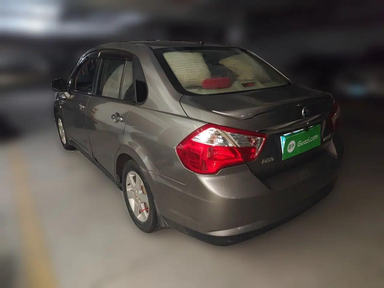 Venucia D50 2013 1.6L Manual Fashion Edition — миниатюра 4