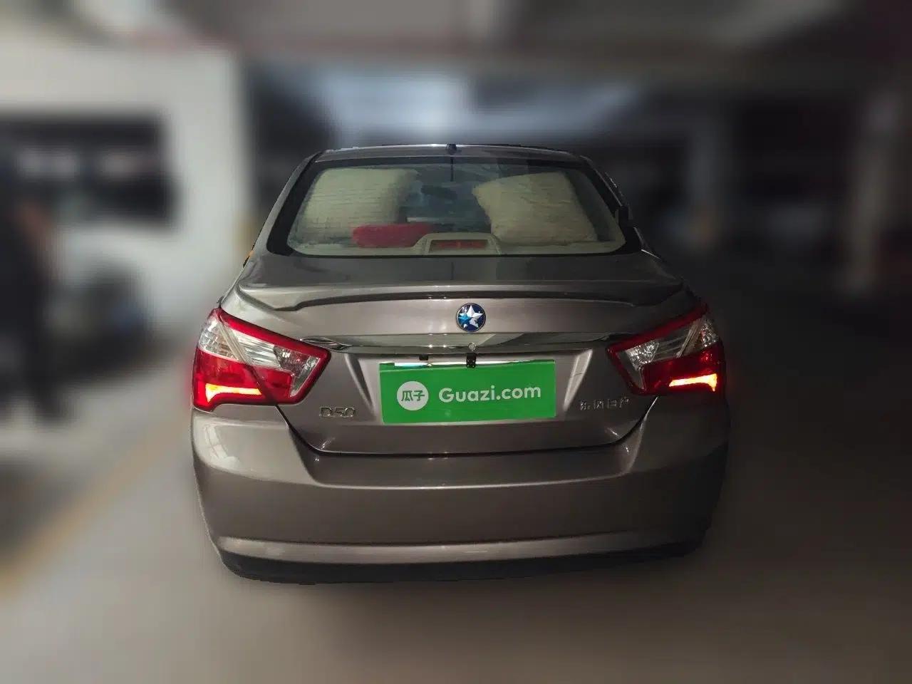Venucia D50 2013 1.6L Manual Fashion Edition — миниатюра 5