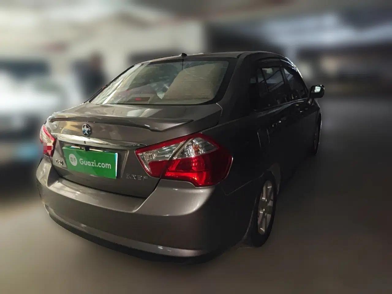 Venucia D50 2013 1.6L Manual Fashion Edition — миниатюра 6