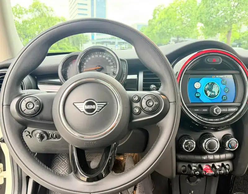 MINI 2020 1.5T ONE PLUS — миниатюра 12