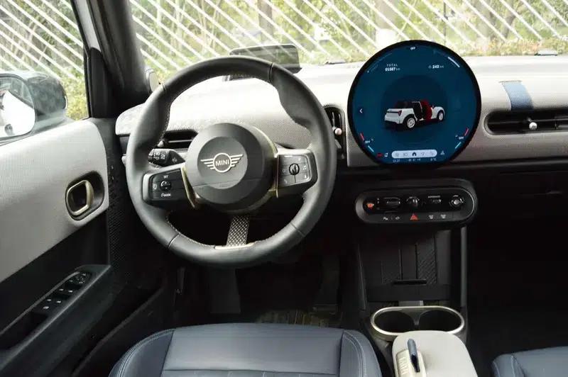 MINI 2025 2.0T COOPER S 5-Door Artist Edition — миниатюра 13