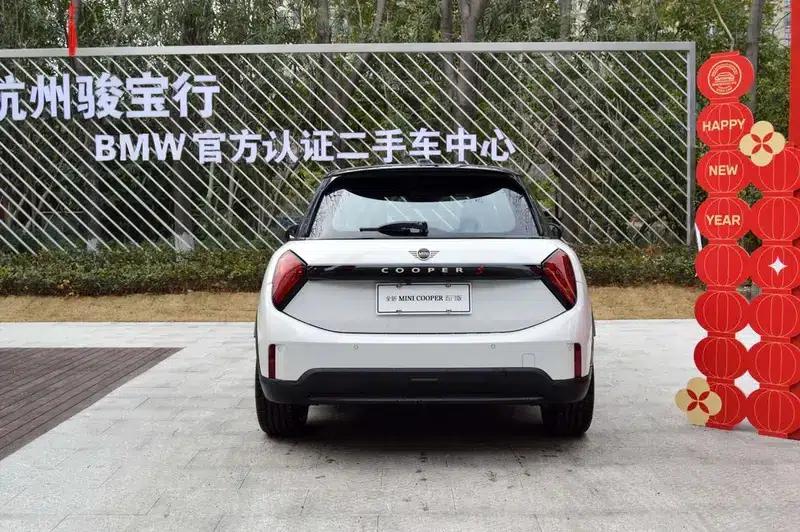 MINI 2025 2.0T COOPER S 5-Door Artist Edition — миниатюра 4