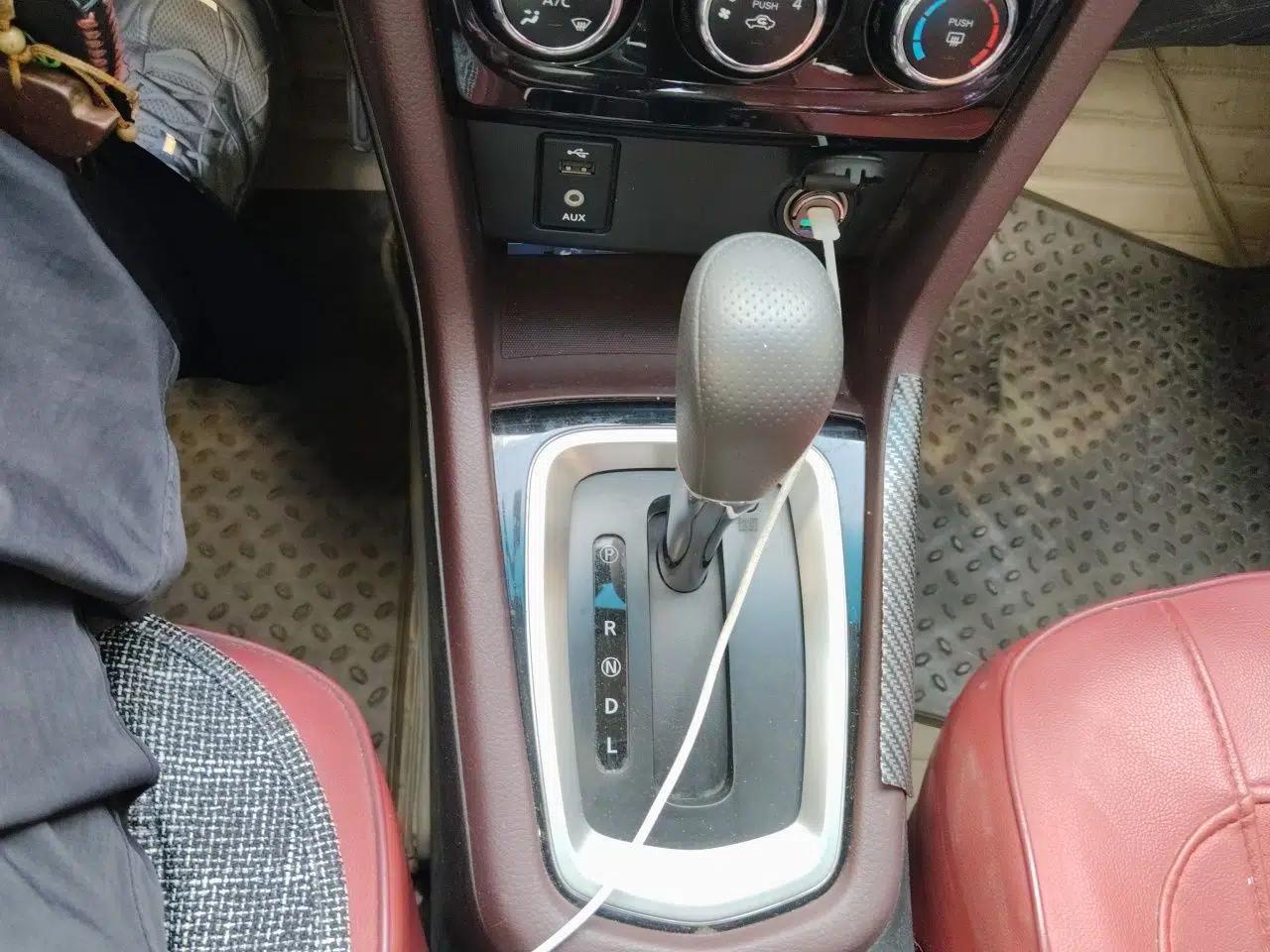 Venucia M50V 2017 1.6L XL CVT Luxury Edition — миниатюра 14