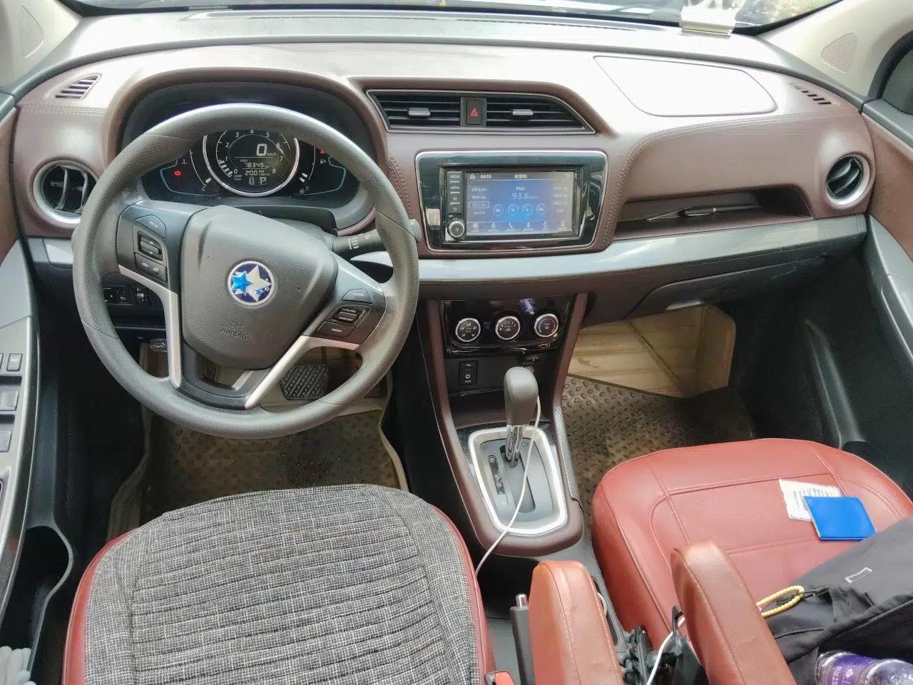 Venucia M50V 2017 1.6L XL CVT Luxury Edition — миниатюра 9
