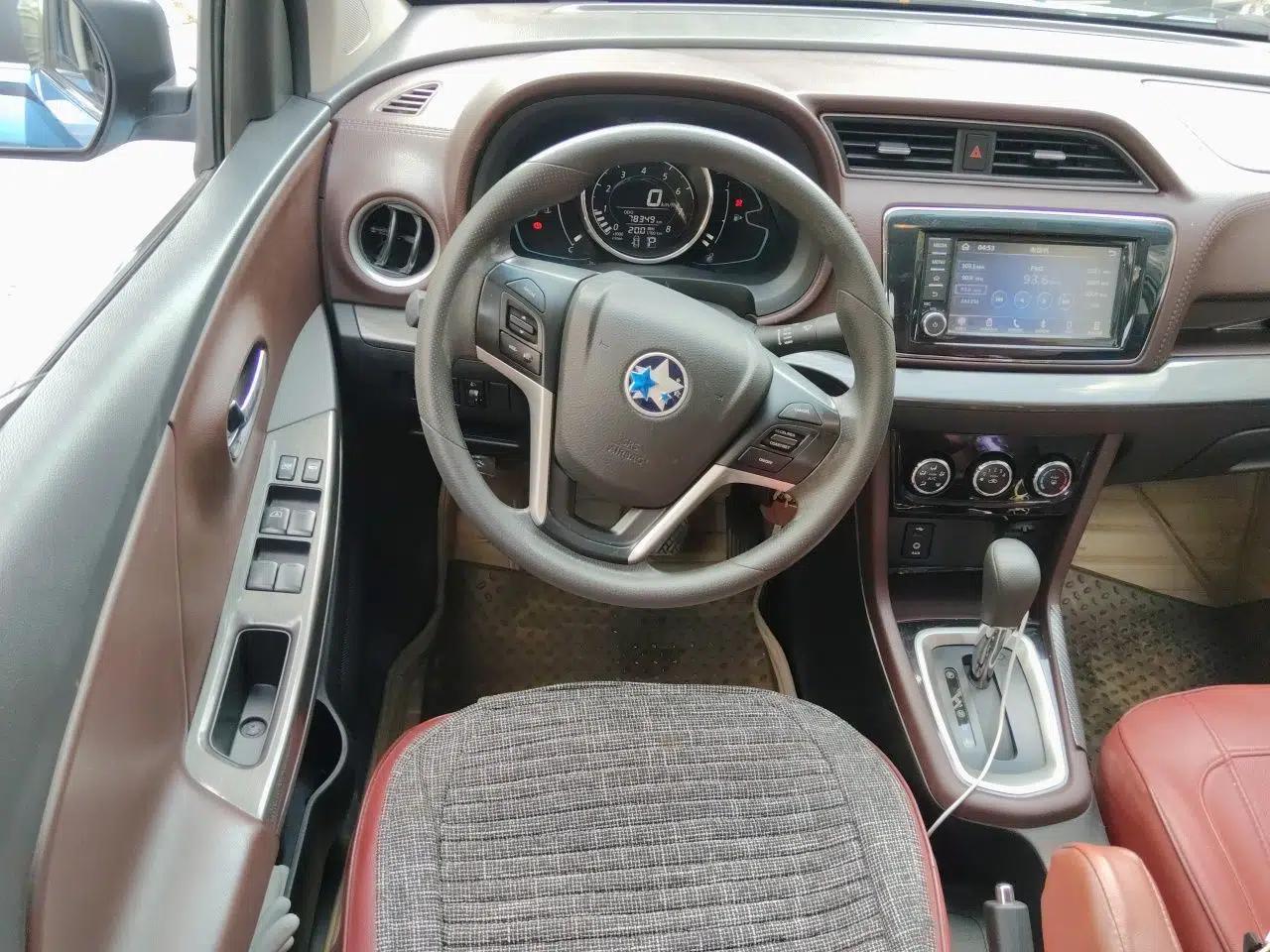 Venucia M50V 2017 1.6L XL CVT Luxury Edition — миниатюра 10