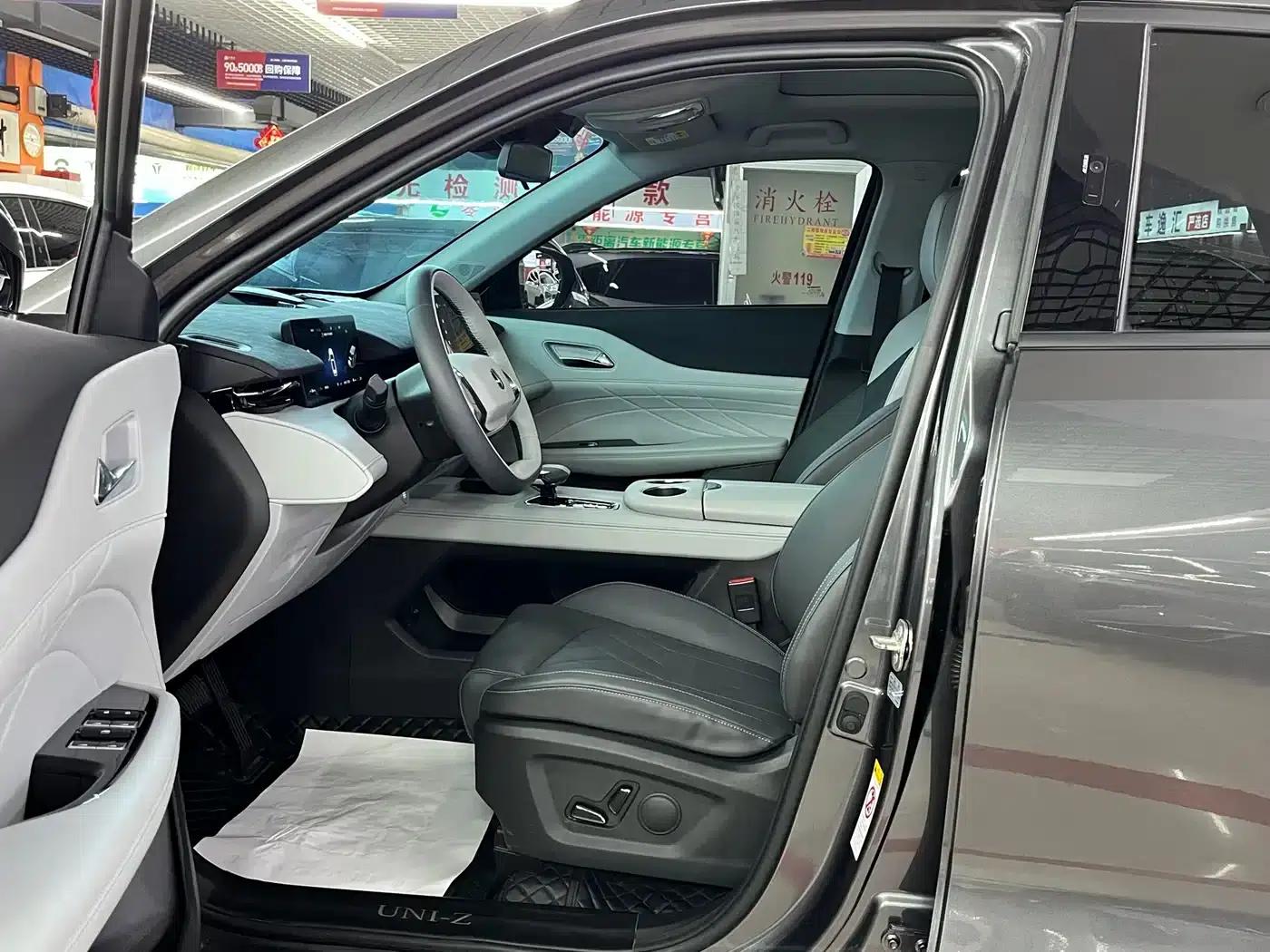 Changan UNI-Z New Energy 2024 Blue Whale Smart Electric iDD 125km Superior Edition — миниатюра 7
