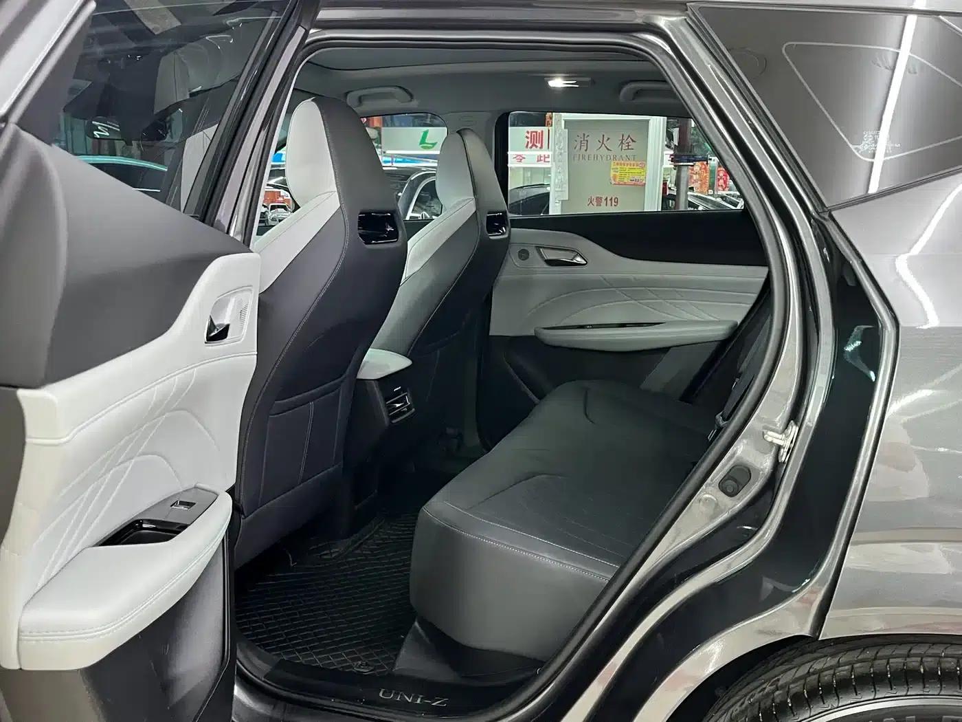 Changan UNI-Z New Energy 2024 Blue Whale Smart Electric iDD 125km Superior Edition — миниатюра 8