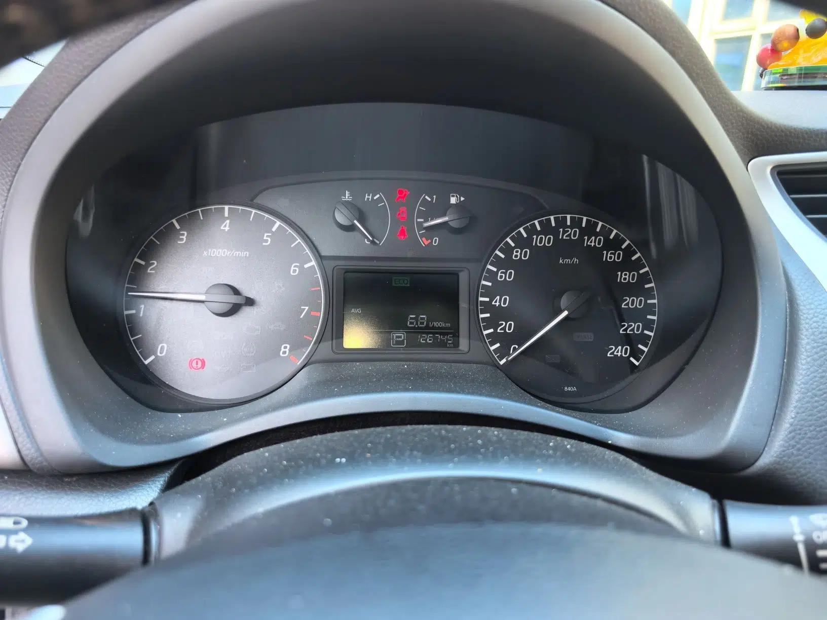 Nissan Sylphy 2014 1.6XV CVT Deluxe Edition — миниатюра 11