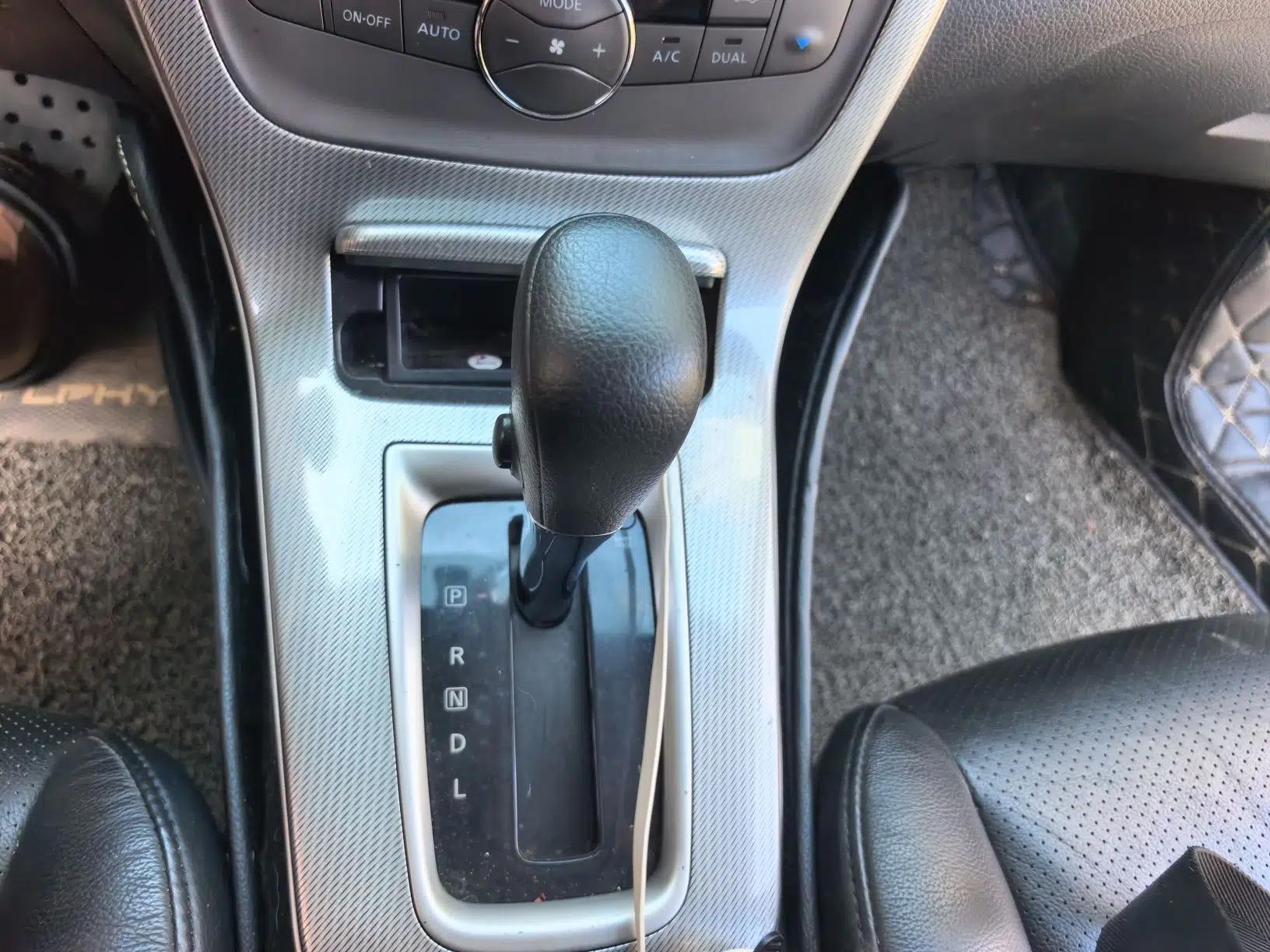 Nissan Sylphy 2014 1.6XV CVT Deluxe Edition — миниатюра 14
