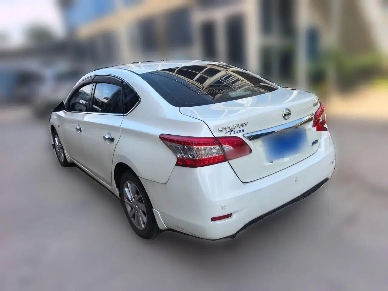 Nissan Sylphy 2014 1.6XV CVT Deluxe Edition — миниатюра 4