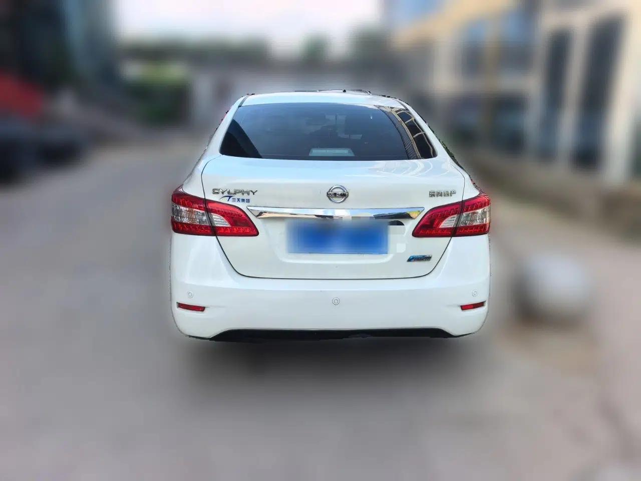 Nissan Sylphy 2014 1.6XV CVT Deluxe Edition — миниатюра 5