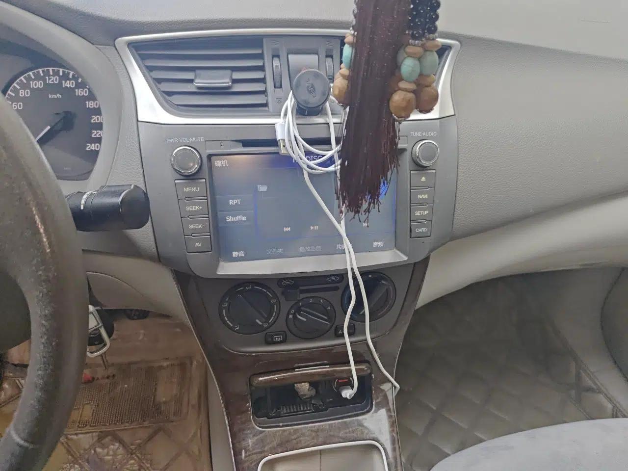 Nissan Sylphy 2012 1.6 XL Manual Luxury Edition — миниатюра 13