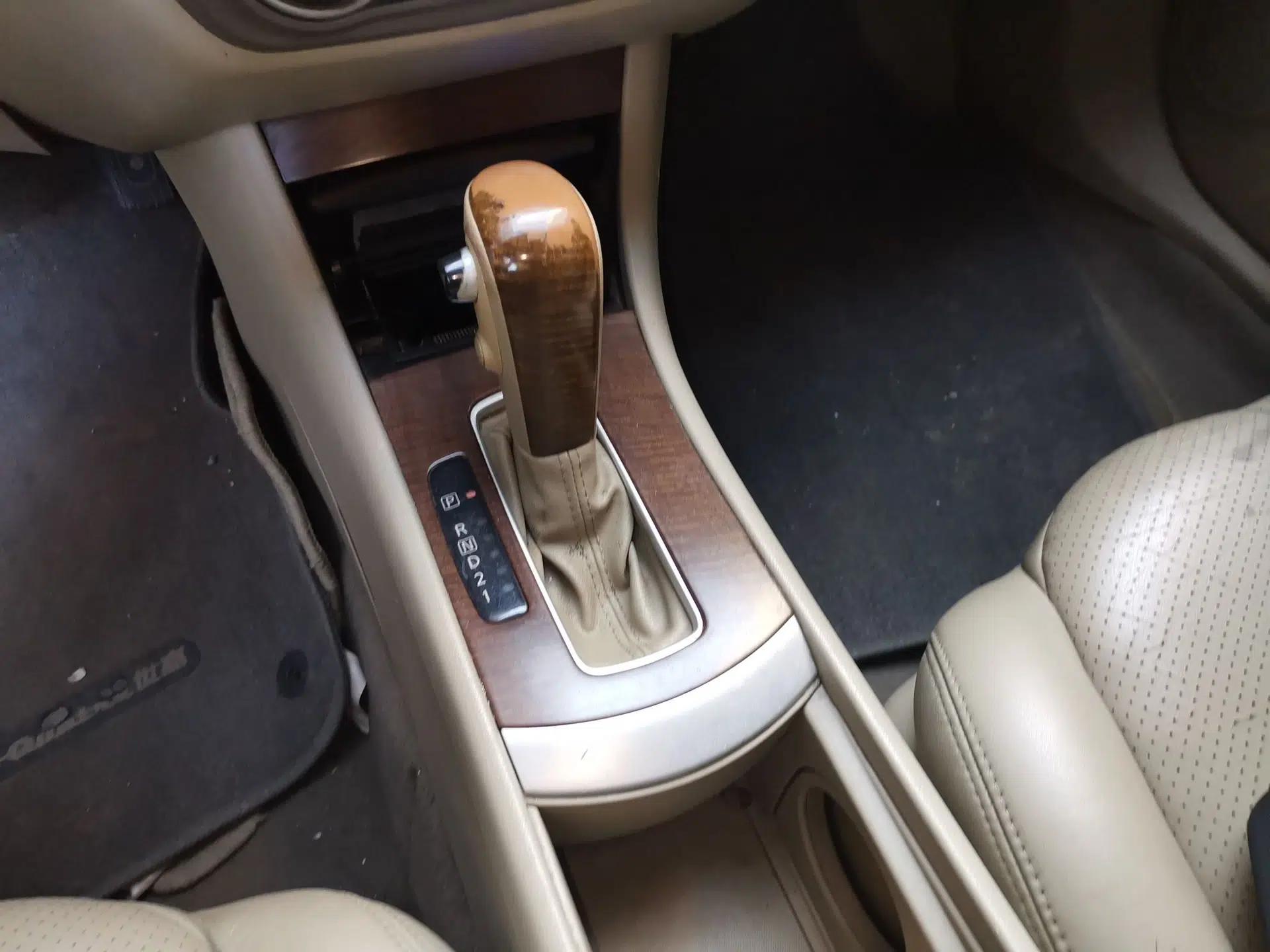 Nissan Sylphy 2009 1.6XL Automatic Luxury Sunroof Edition — миниатюра 14