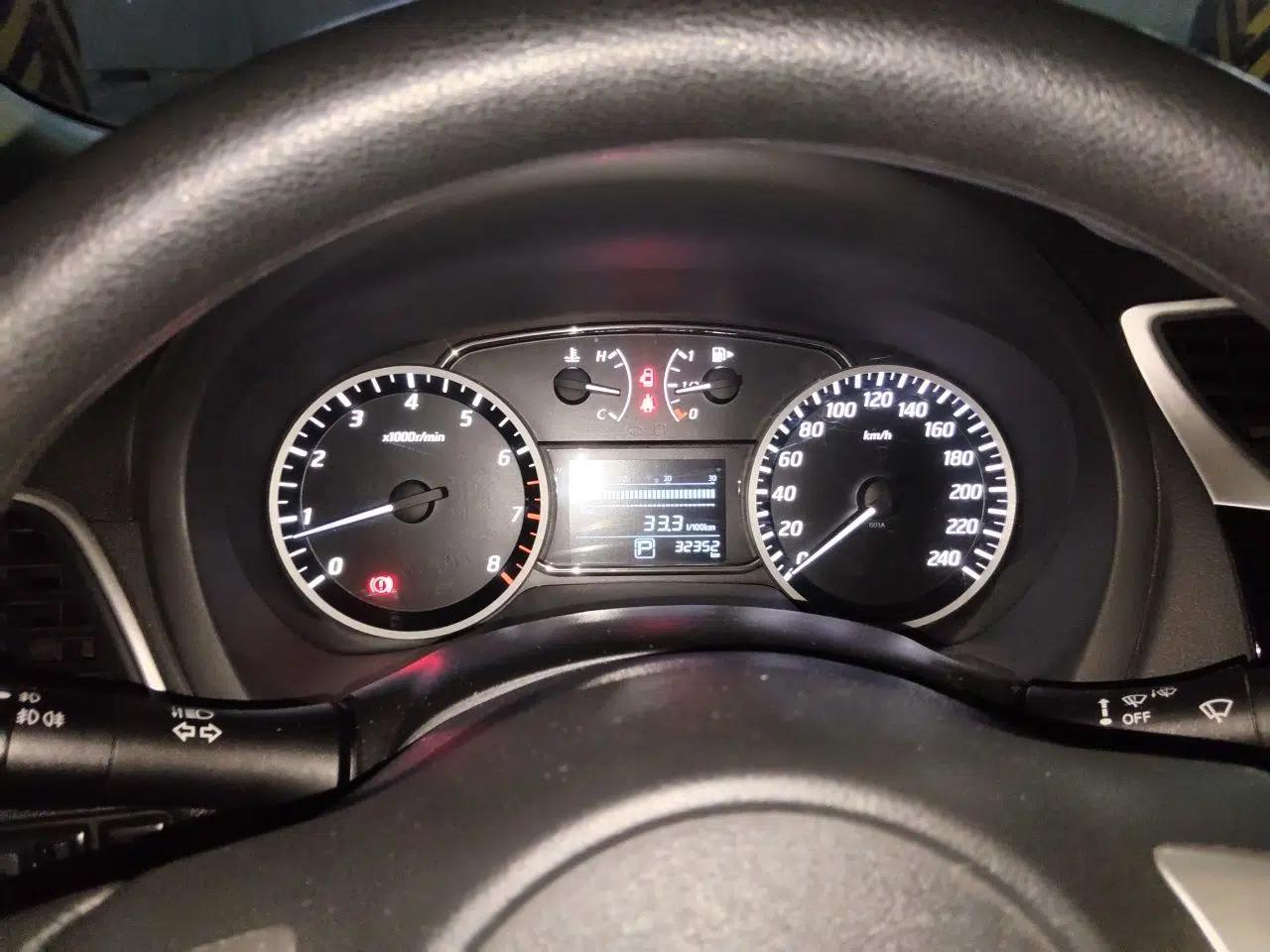 Nissan Sylphy 2016 1.6 XL CVT Luxury Edition — миниатюра 11