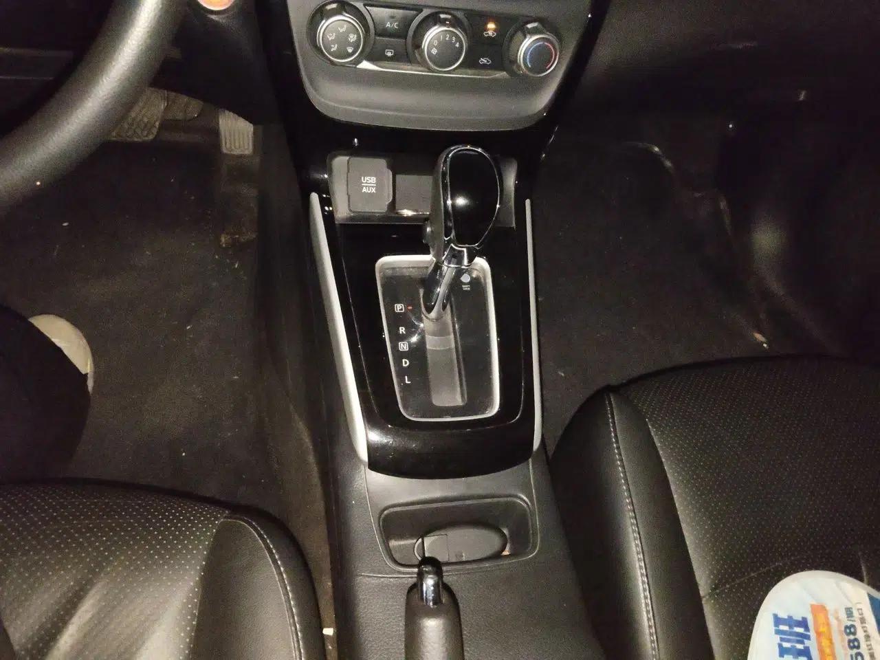 Nissan Sylphy 2016 1.6 XL CVT Luxury Edition — миниатюра 14