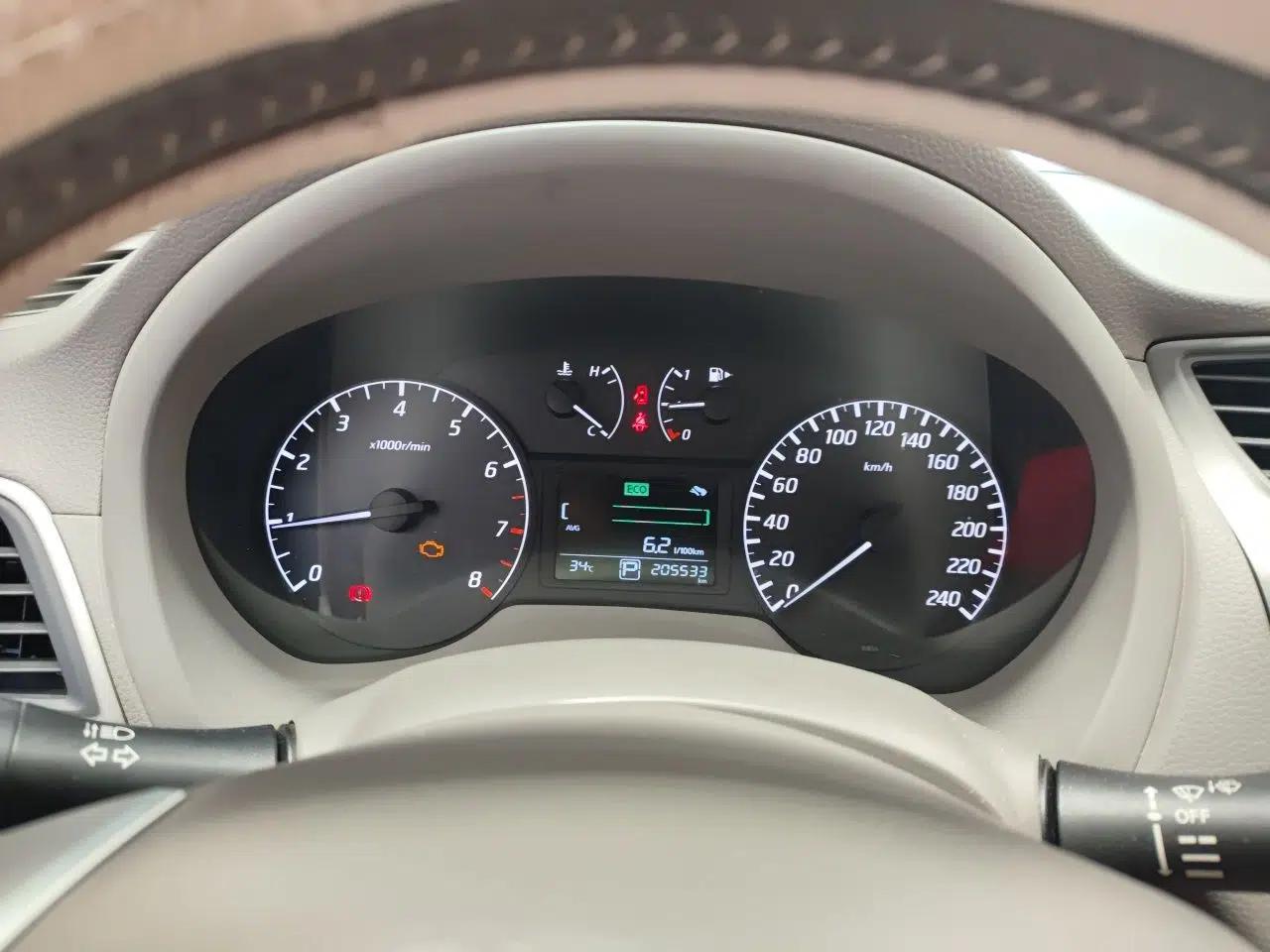 Nissan Sylphy 2014 1.6XV CVT Deluxe Edition — миниатюра 11
