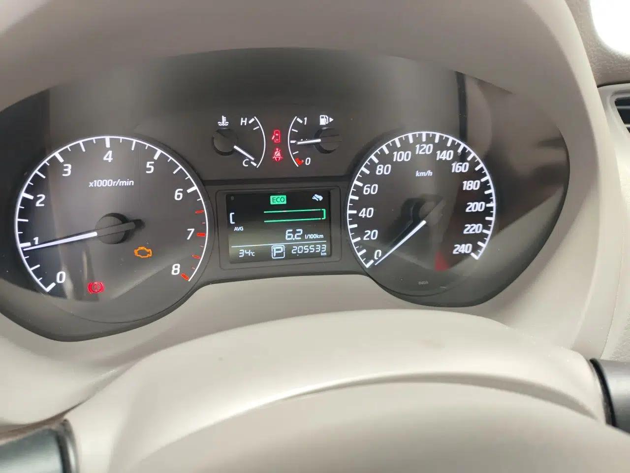 Nissan Sylphy 2014 1.6XV CVT Deluxe Edition — миниатюра 12