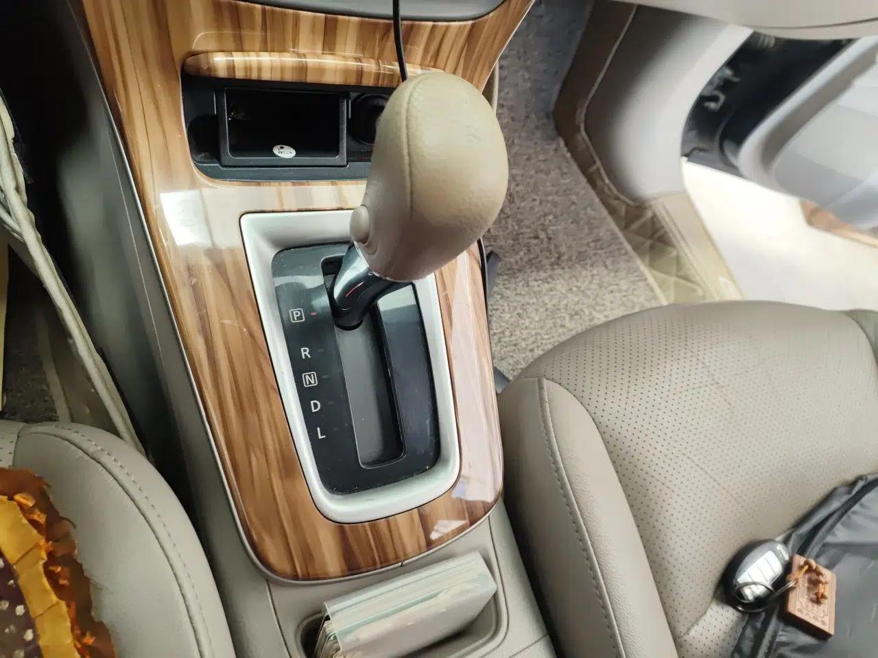 Nissan Sylphy 2014 1.6XV CVT Deluxe Edition — миниатюра 14