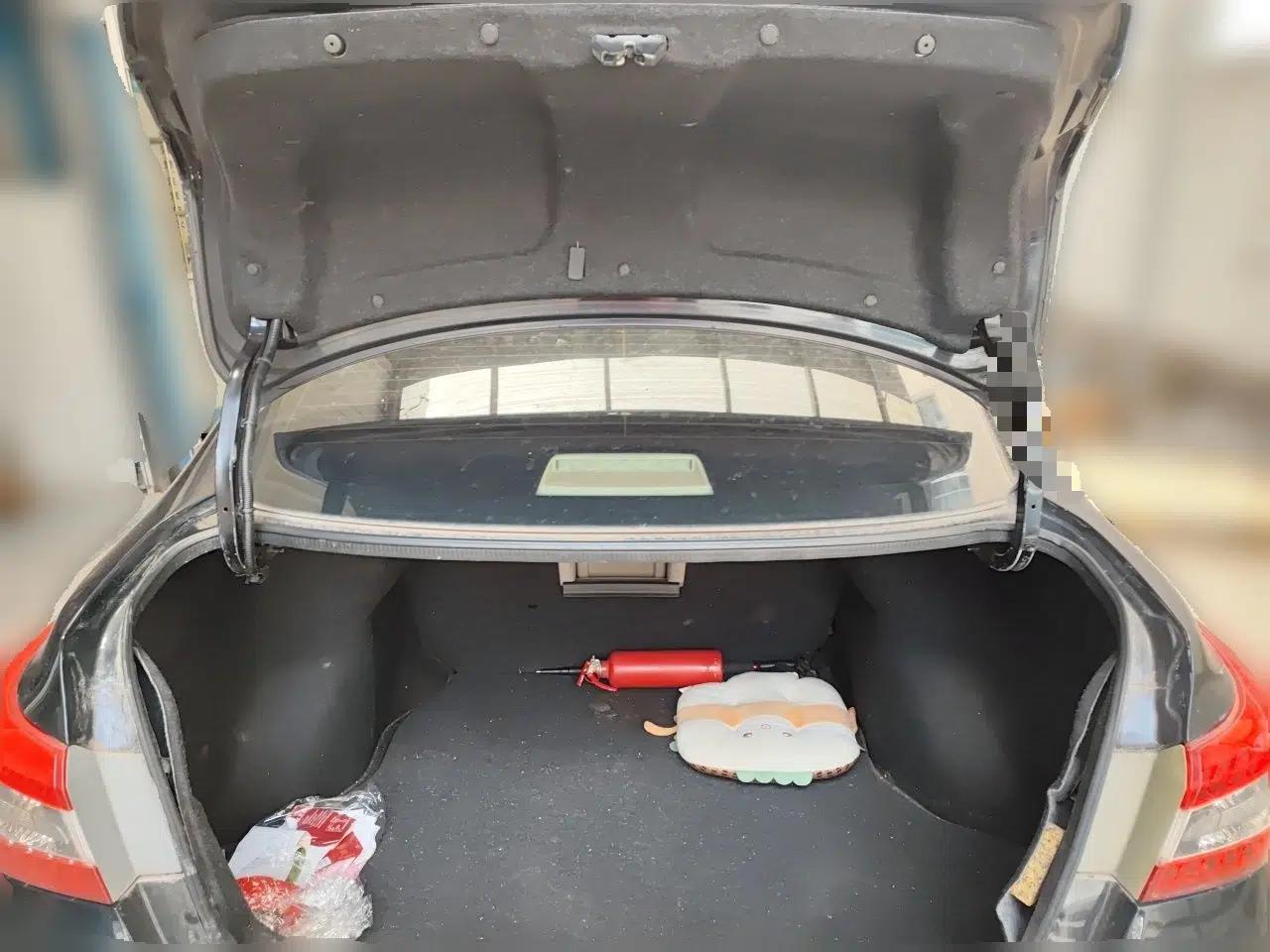 Nissan Sylphy 2014 1.6XV CVT Deluxe Edition — миниатюра 19
