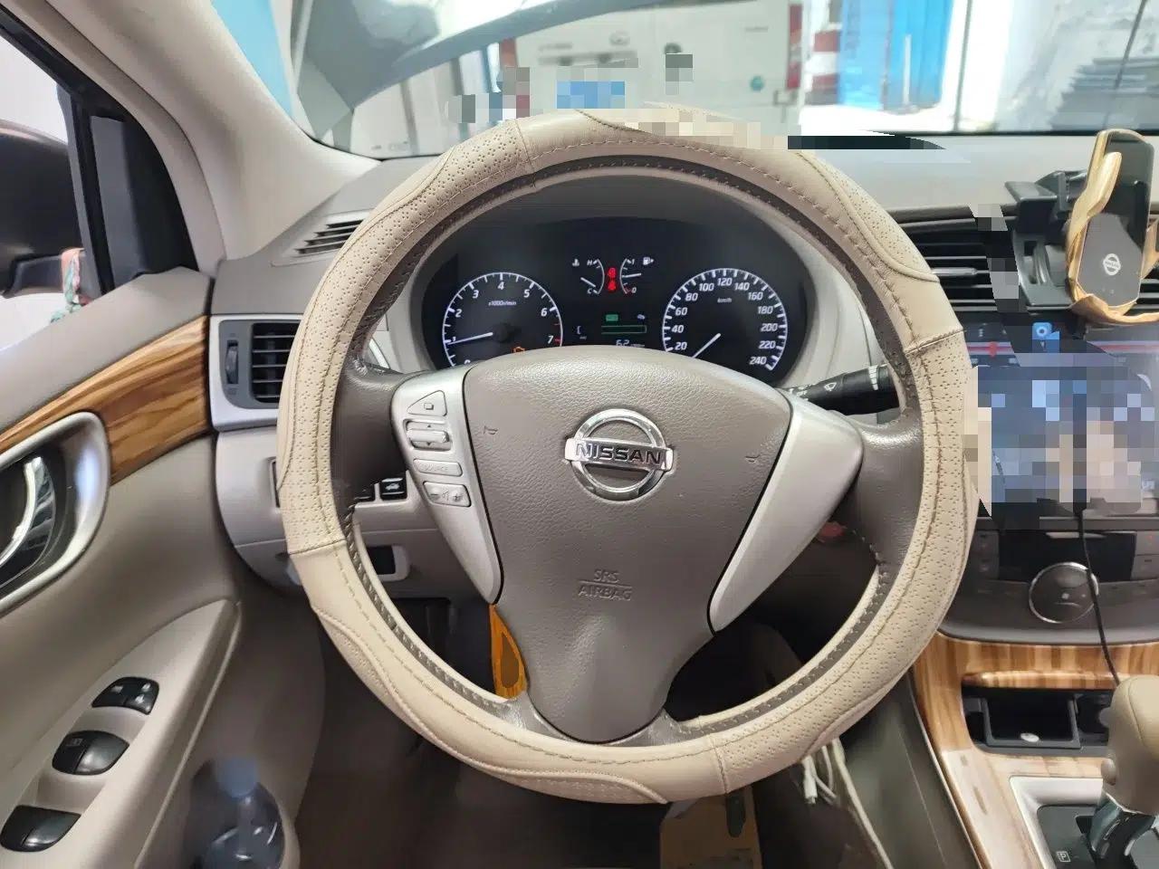 Nissan Sylphy 2014 1.6XV CVT Deluxe Edition — миниатюра 10