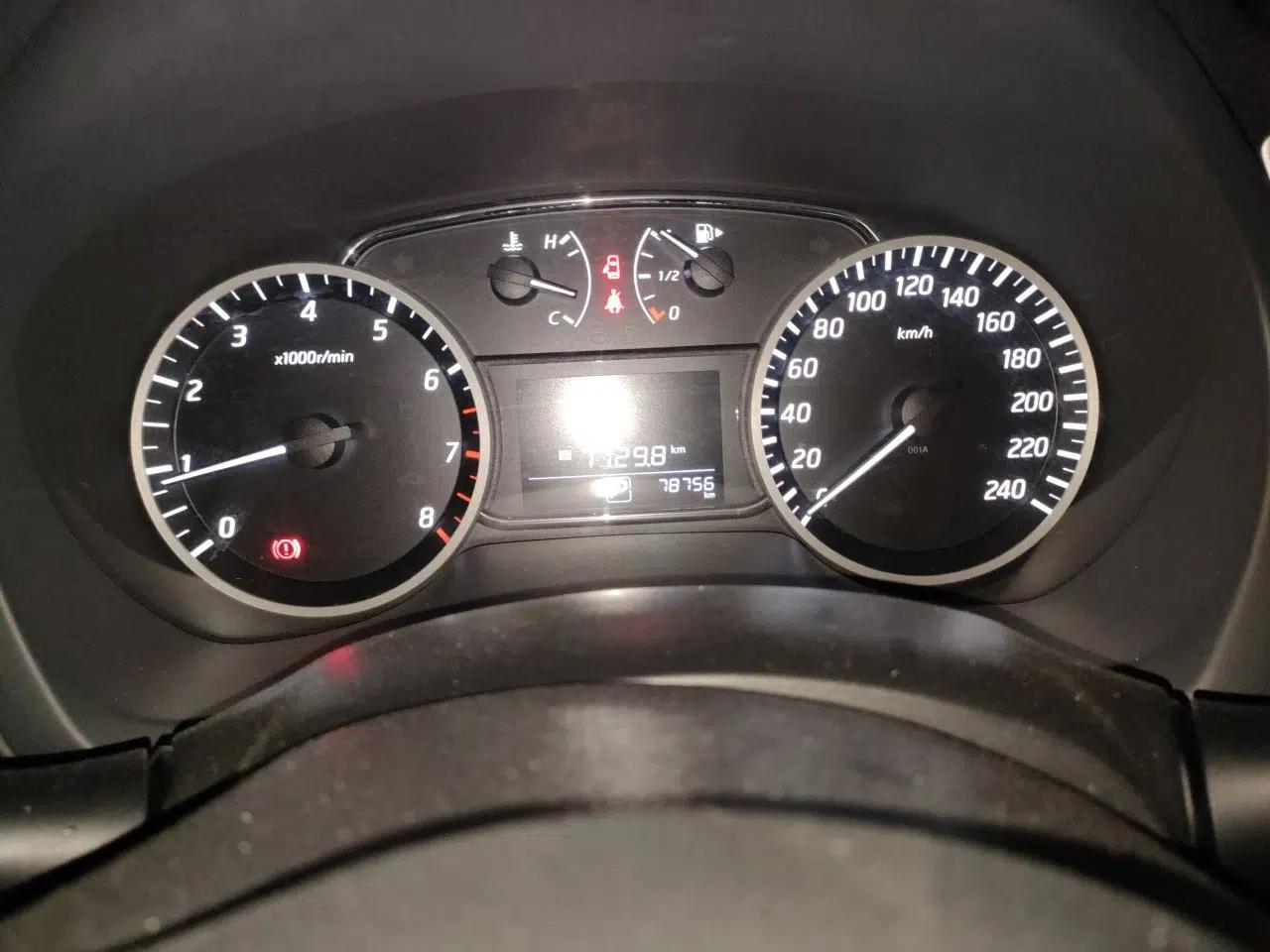 Nissan Sylphy 2016 1.6 XL CVT Deluxe Edition — миниатюра 11