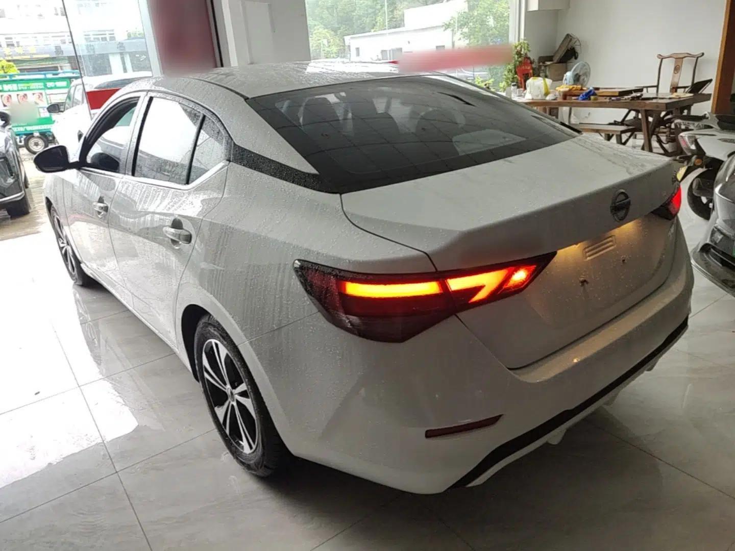 Nissan Sylphy 2021 1.6L XL CVT Enjoyment Edition — миниатюра 13