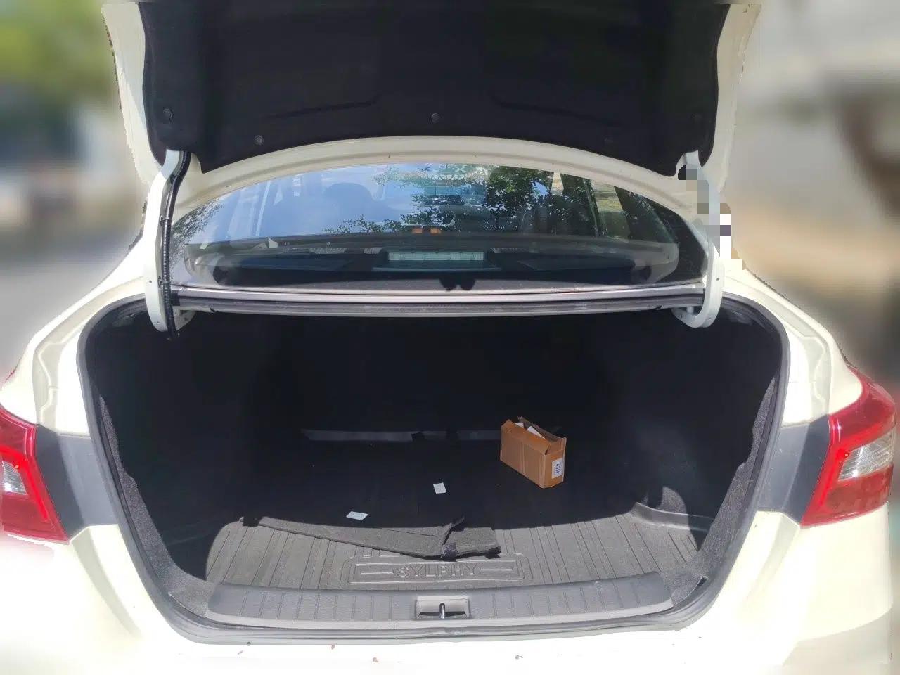Nissan Sylphy 2024 Classic 1.6XE+ CVT Large-Screen Version — миниатюра 19